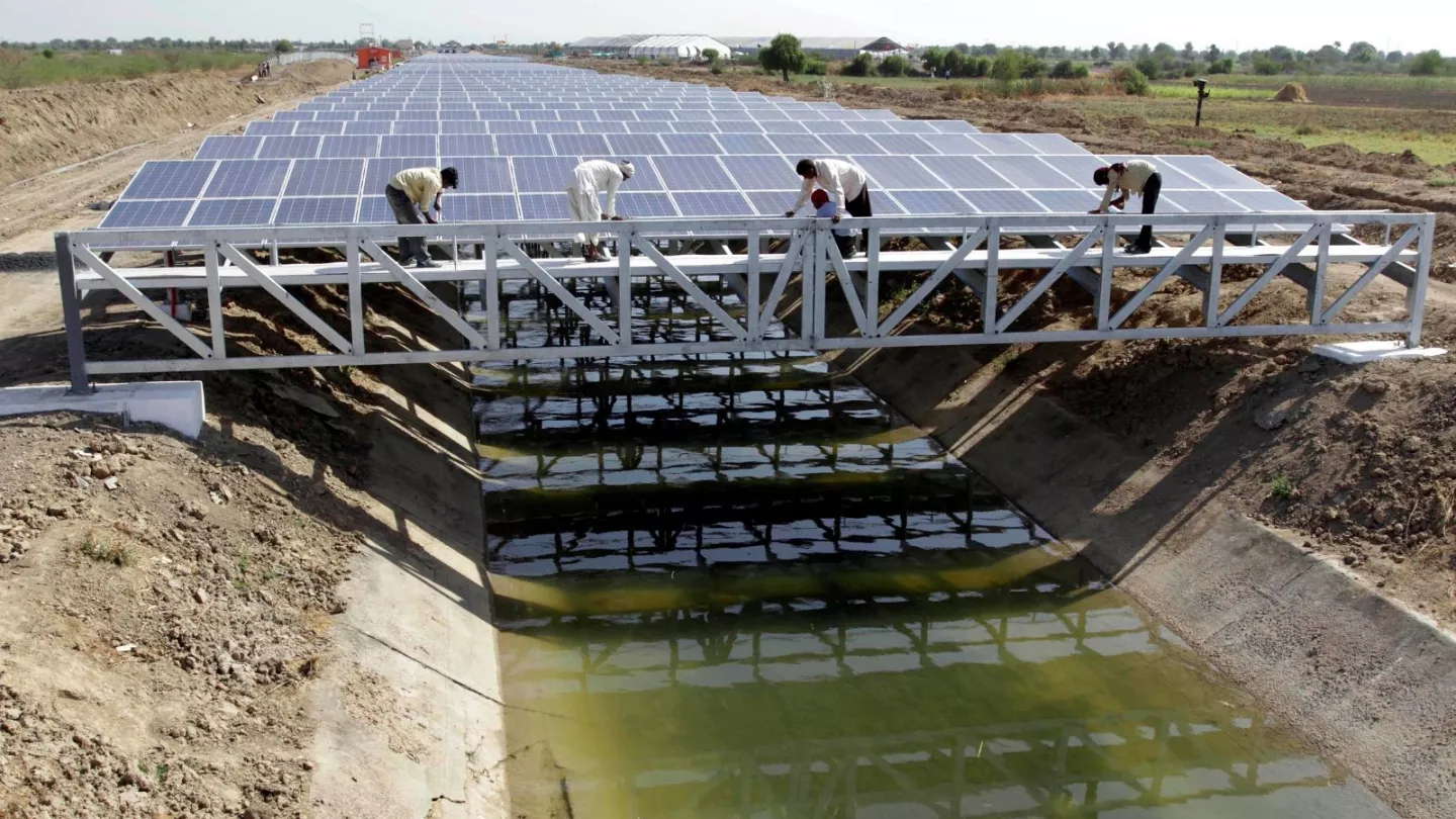 Energetska revolucija na valovima: Indija postavlja solarne panele na rijeke.